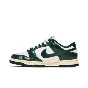 Brand new Women’s 2022 ‘Vintage Green’ dunks.